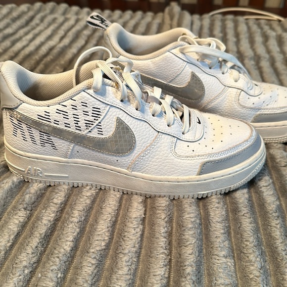Nike Youth 7Y Womens Air Force 1 GS Under Construction Sneakers White - Picture 6 of 7